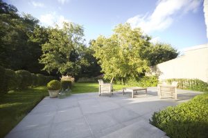 Terrasse en granite et pierre naturelle faite à Cassel