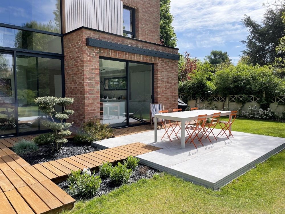 Terrasse bois et grès cérame - passerelle - mixte de matériaux - moderne-min